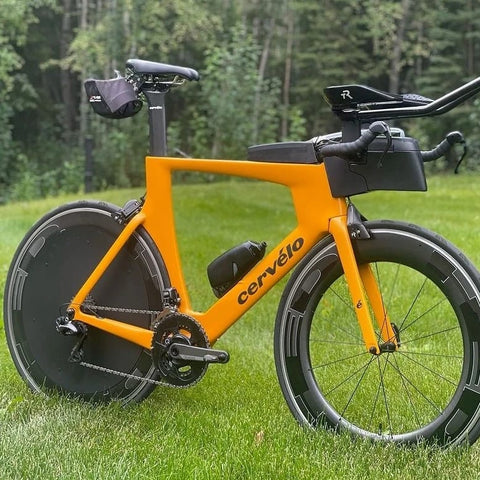 Die Hed-Räder sind mit einer EZ-Disc ausgestattet, damit Sie beim Zeitfahren und Triathlon schneller fahren können