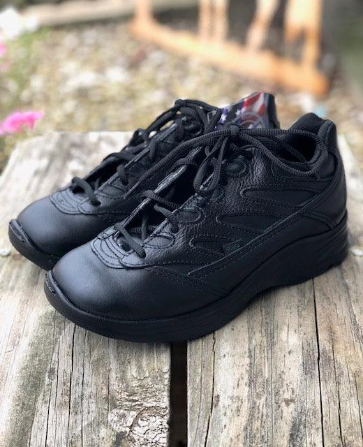 women's black slip resistant sneakers