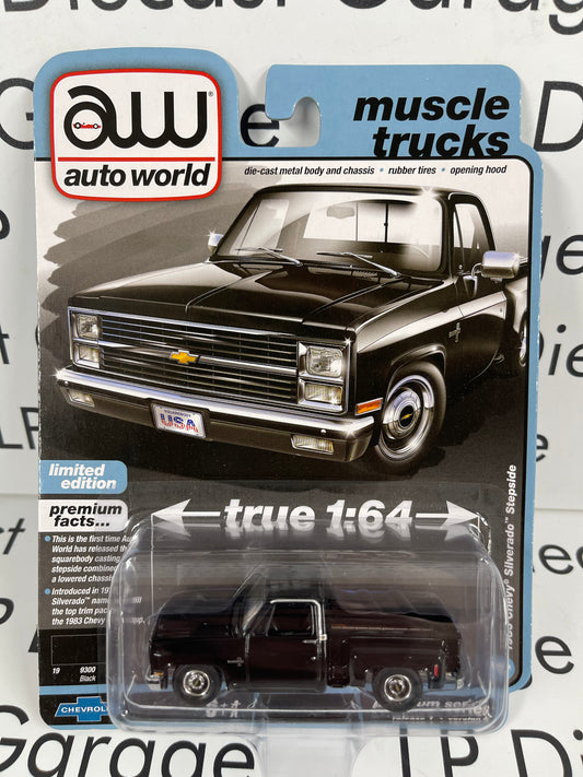 AUTO WORLD 1987 Chevy Silverado R10 Fleetside Silver/ Black Truck 1:64  Diecast