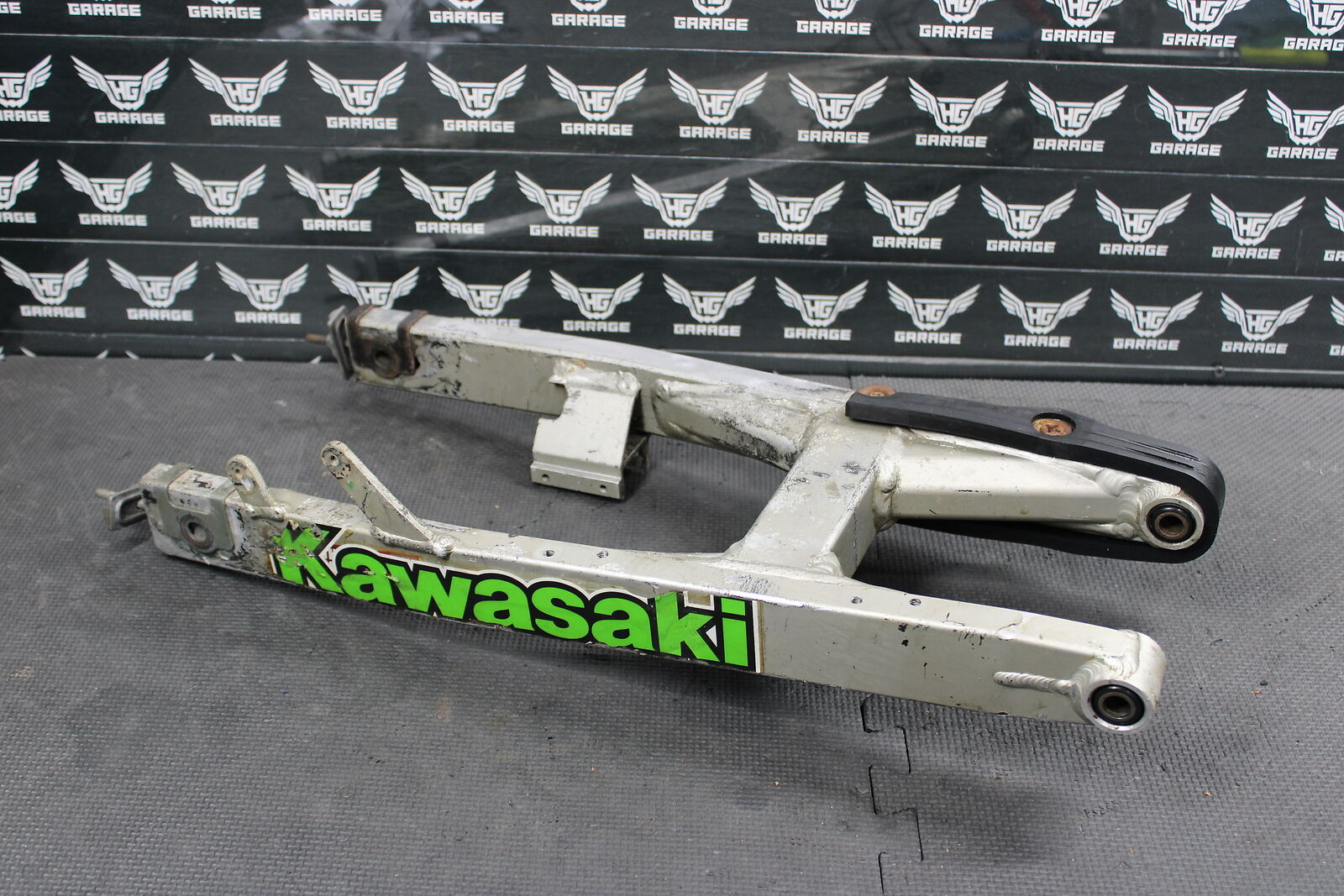 1995 KAWASAKI KX80 OEM SWINGARM SWING ARM SUSPENSION 33001-1390-TX