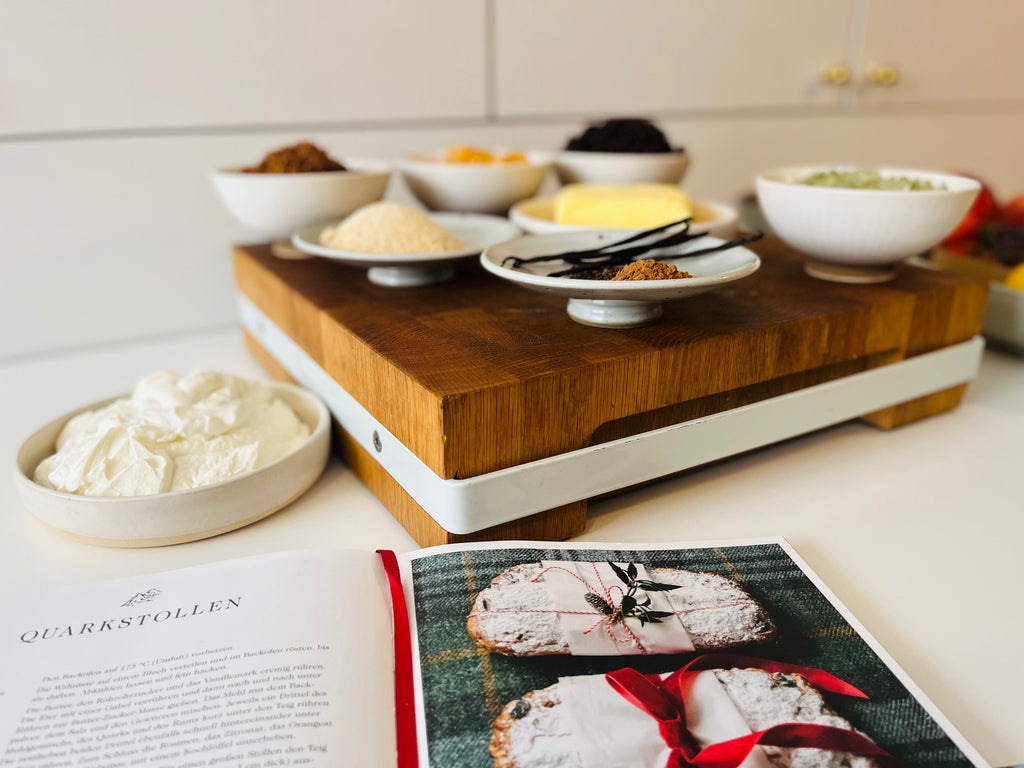 Mise-en-place – die perfekte Vorbereitung ist alles. Alle Zutaten vorher abgewogen und griffbereit. Das erleichtert das Backen!