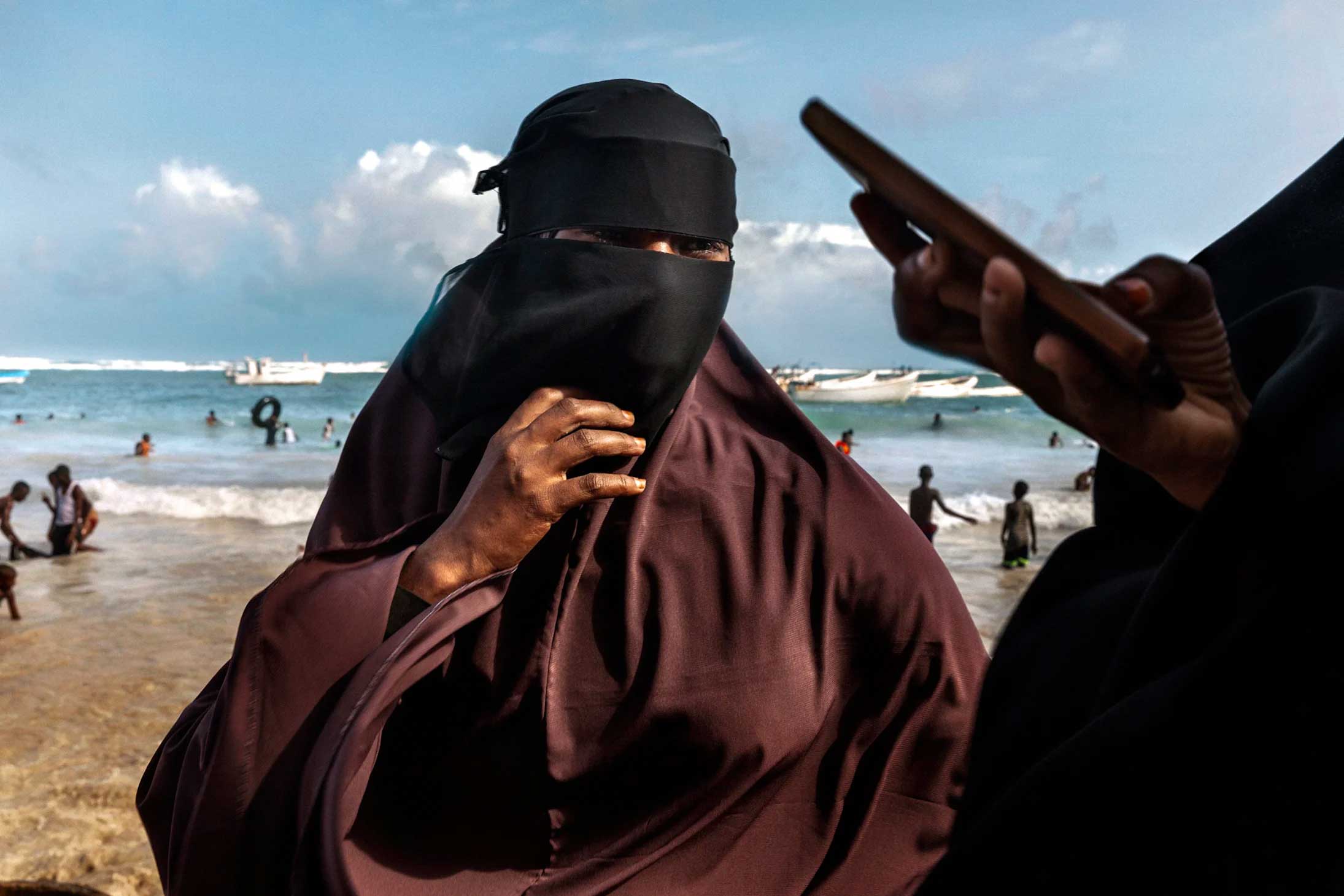 Today, women, surfers and the youth of pack Lido Beach in Mogadishu - © MARCO GUALAZZINI