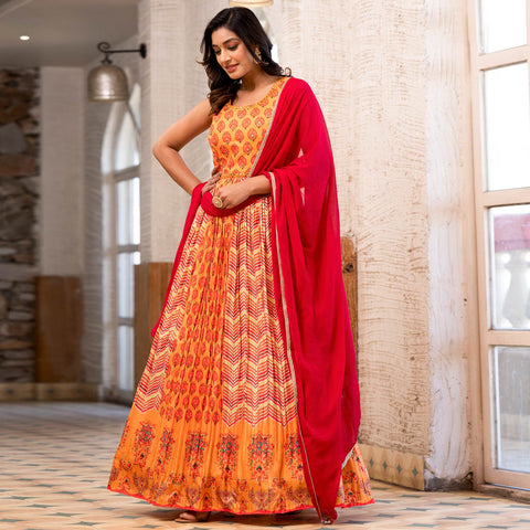 Gold flared lehenga with red shawl and curved border dupatta – Ricco India