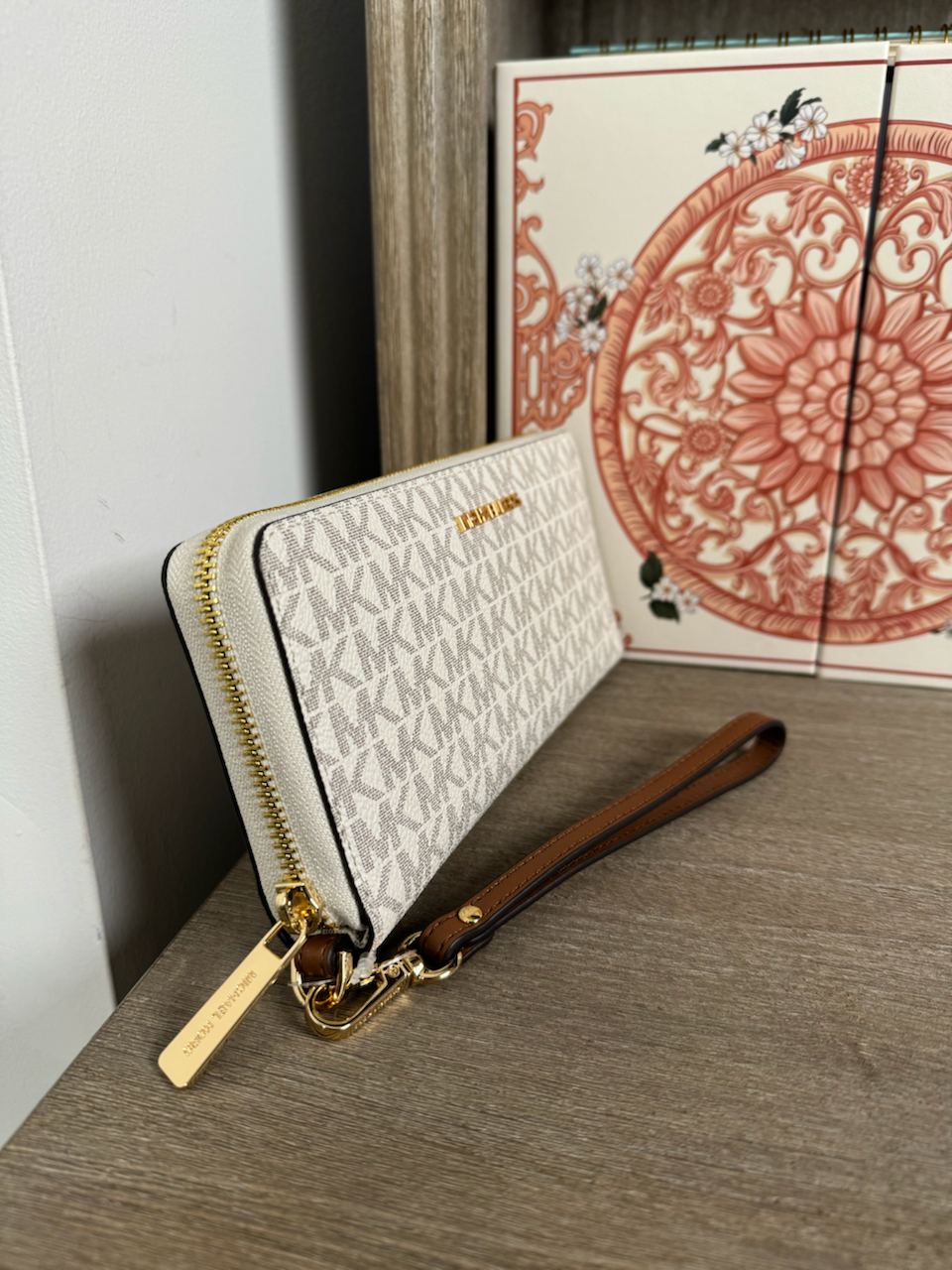 Michael Kors Bag Malaysia  Michael Kors Jet Set Travel Medium Signature Logo  Wallet in Signature Vanilla (35F8GTVF2B)