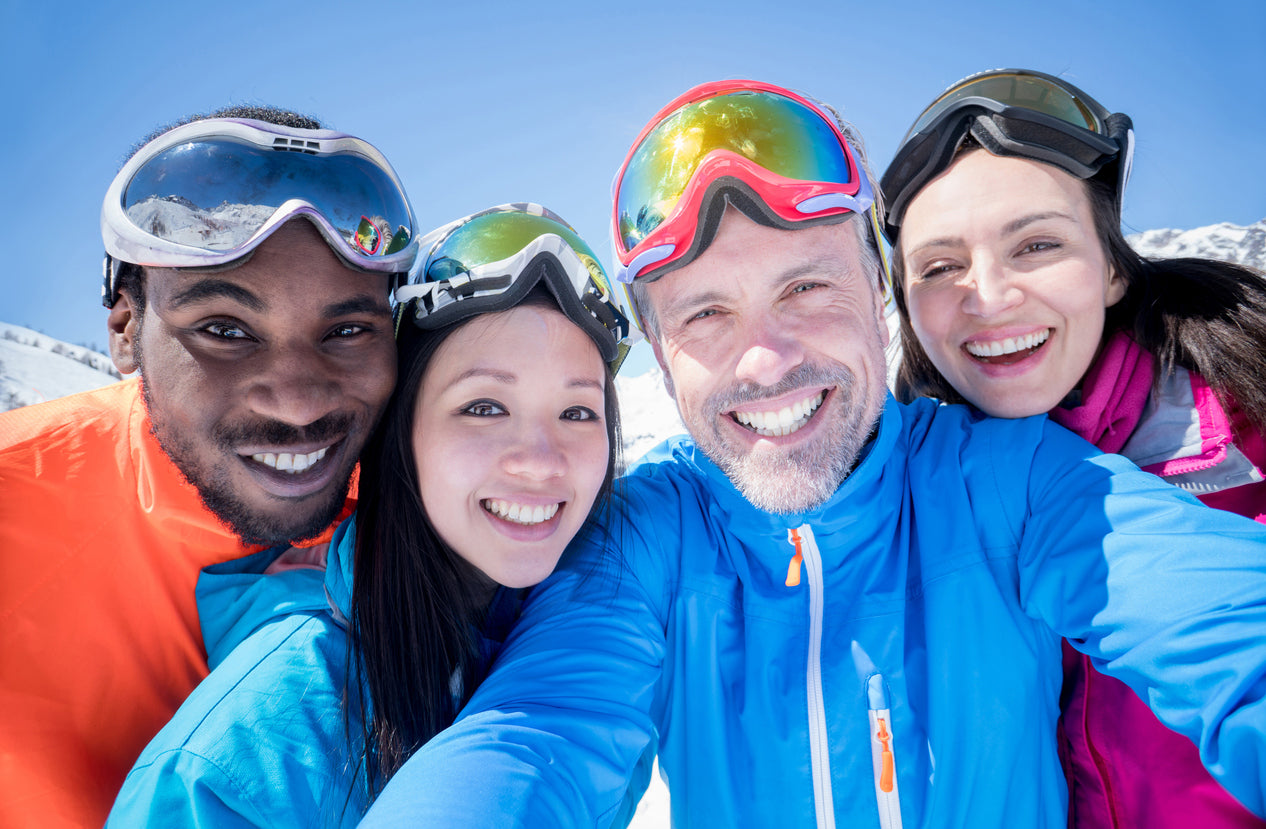 Supple-drink-supplements-skiing-two-men-two-women-selfie-smiling.jpg__PID:878ec0c1-5a1e-4b6f-83fd-a67d1304002c