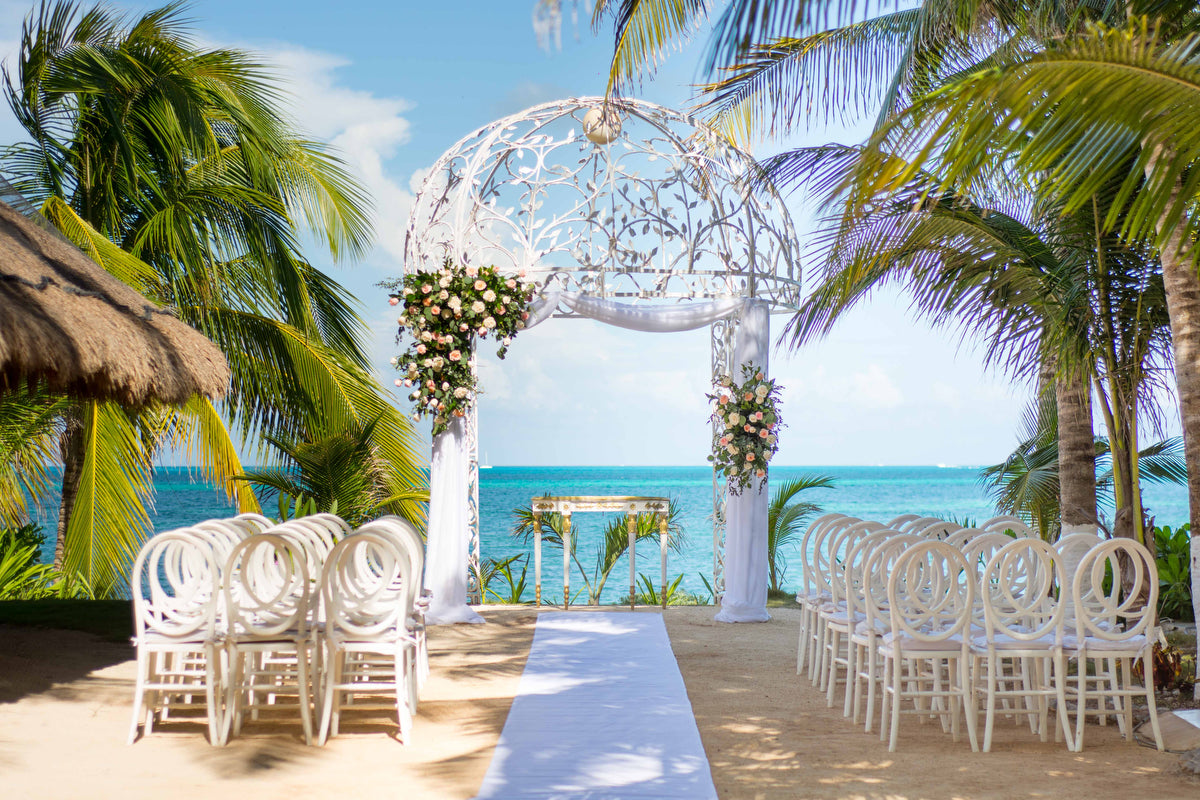 Wedding gazebo in front of the ocean
