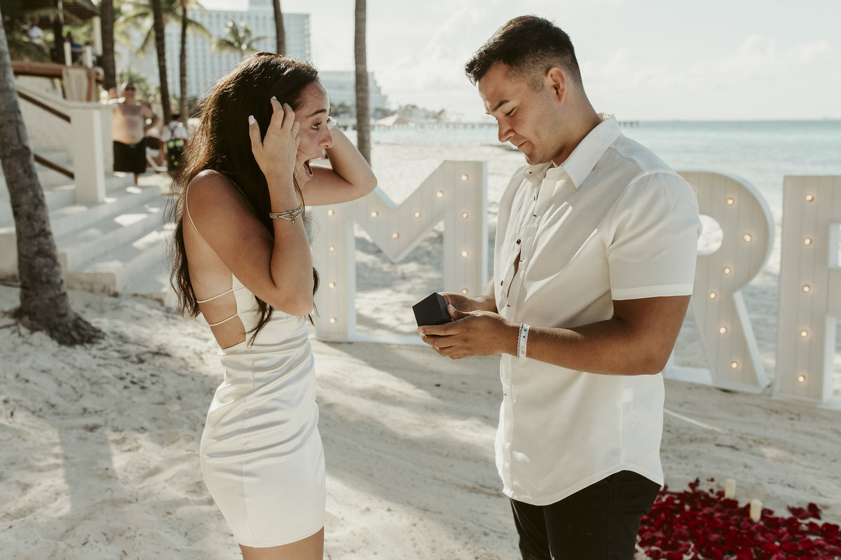 Surprise of the bride during the proposal at Coral Beach Cancun