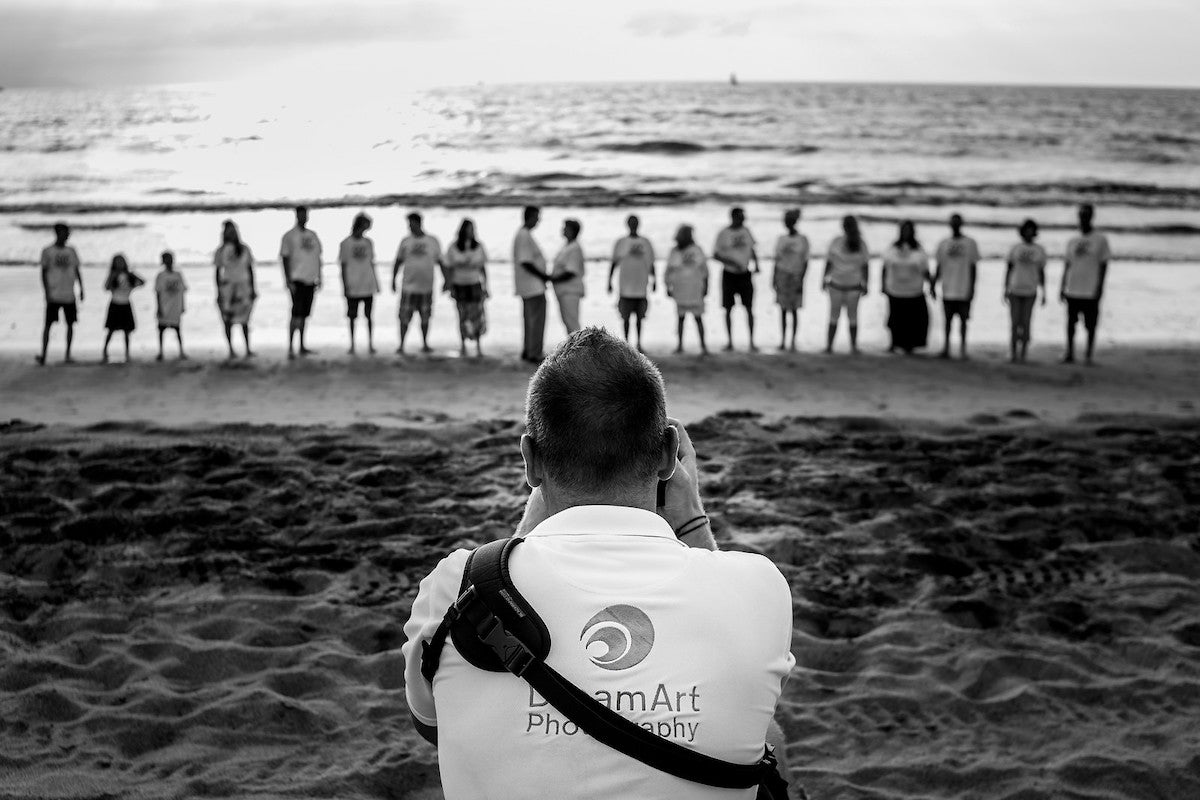 Photographer taking a family picture in the beach of Puerto Vallarta