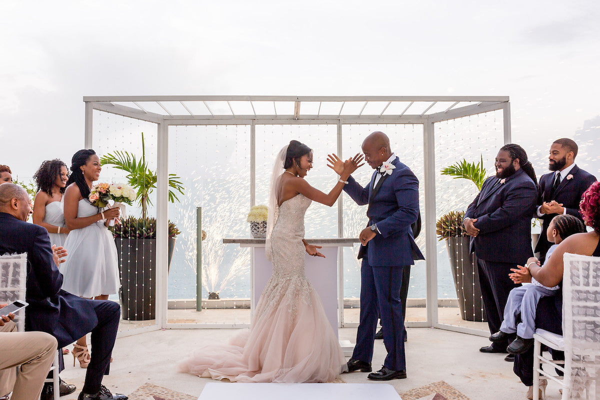 couple gazebo beach palace