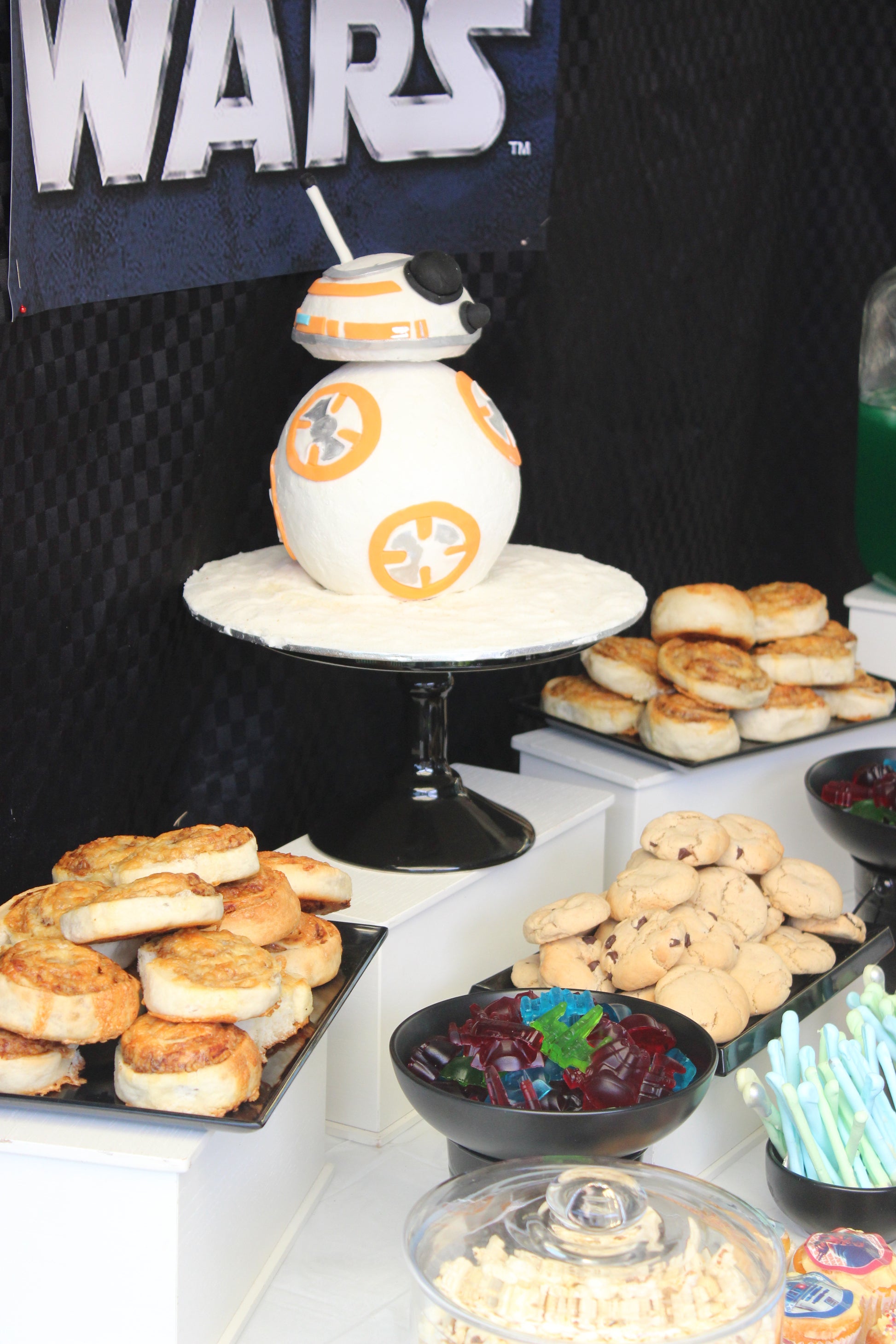 Grazing Buffet Star Wars BB8 Theme Kids Birthday – Regnier Cakes
