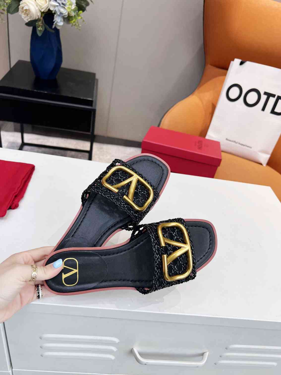 Valentino slippers new trend all-match casual flat shoes simple and comfortable woven flat slippers 