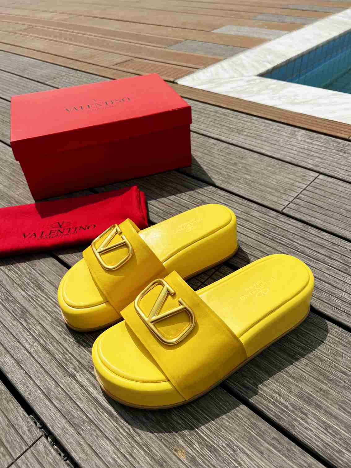 Valentino slippers new logo metal buckle trend all-match casual flat shoes non-slip comfortable plat