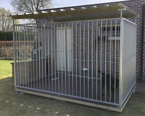 Hondenkennel met bodem en dak