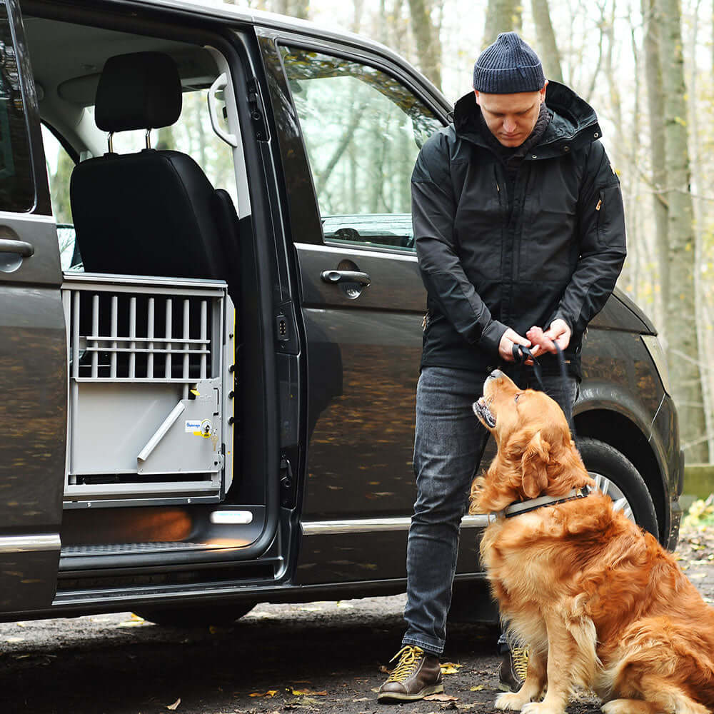 Démonstration de la cage de transport Multicage avec un chien en sortie