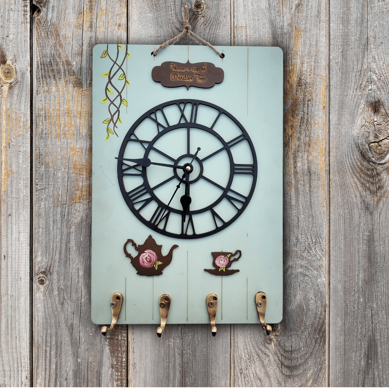 Vintage Wall Clock With 4 Key Holders Wooden Wall Décor