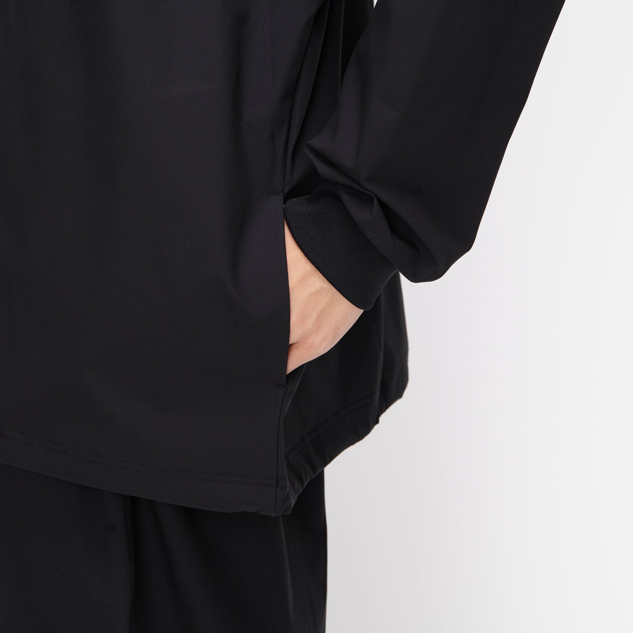 【UNTRACE】UNTRACE BASIC BOX STRETCH SMOCK L/S MF / BLACK