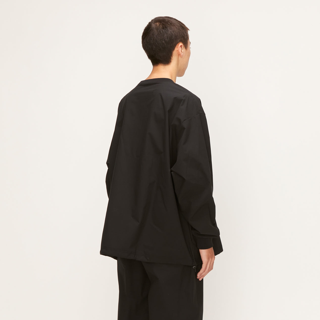 【UNTRACE】UNTRACE BASIC BOX STRETCH SMOCK L/S MF / BLACK