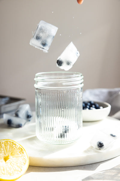Eiswürfel mit Heidelbeeren im Ripple Jar