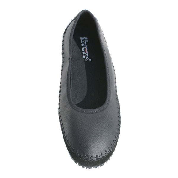 slip resistant flat shoes