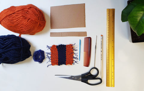 How to weave yarn on a mini cardboard loom