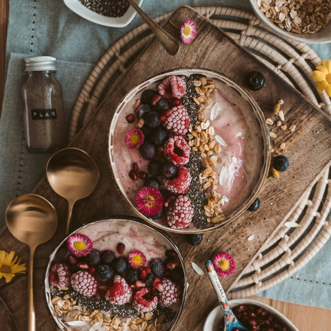 ein veganes frühstück mit gipfelhirsch gewürzen