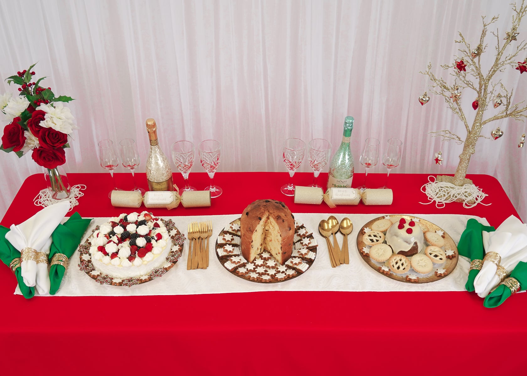 Red Christmas Table Setting 