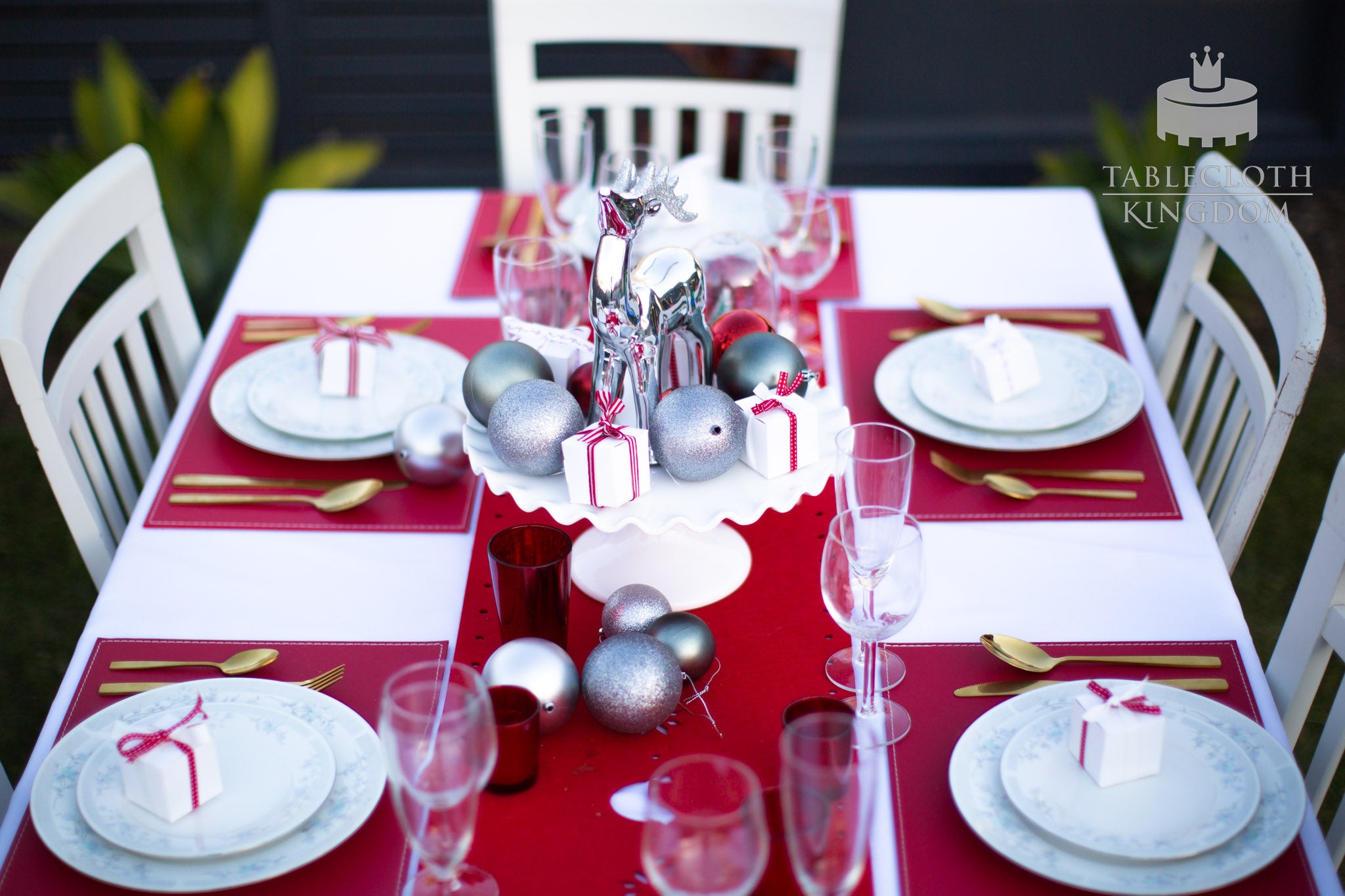 Deck The Halls! It’s a Christmas table settings!_1