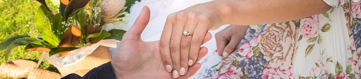 how much to spend on an engagement ring: picture of an engagement ring