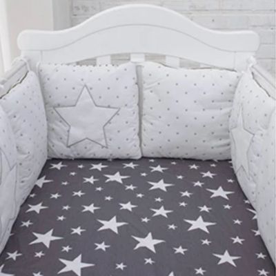 Tour de lit bébé étoile – Coussins blancs avec broderie étoile grise – Spot Bébé