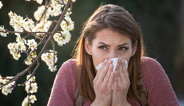 s-blog-frau-heuschnupfen-blueten-GettyImages-1318007980.jpg__PID:020babf8-c521-46f3-8fd9-f1e81a3d320a