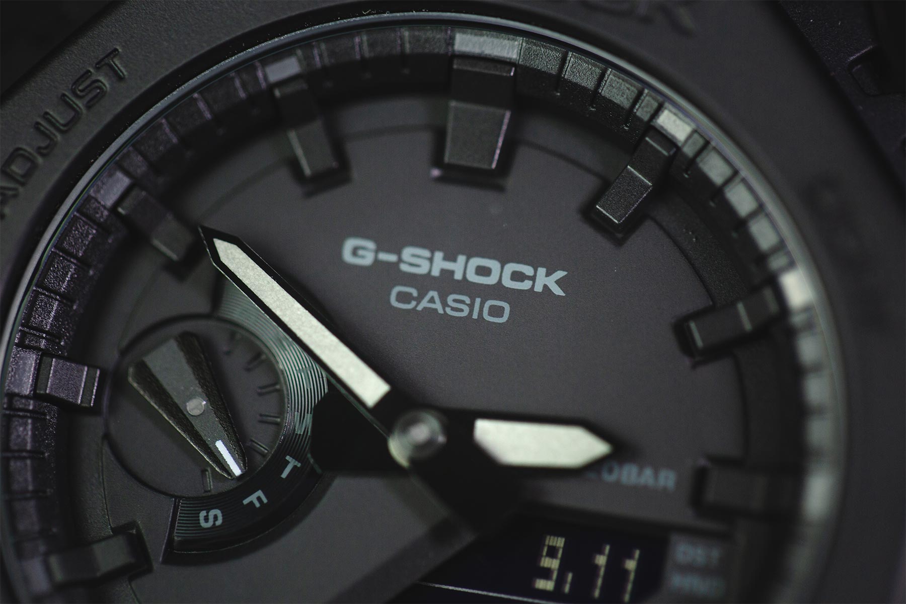 G-Shock Carbon Core Guard GA-2100-1A1DR Face