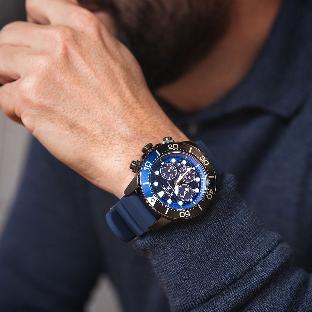 Ten Best Dive Watches - Complete Guide For 2022. Seiko Prospex watch with blue dial. 