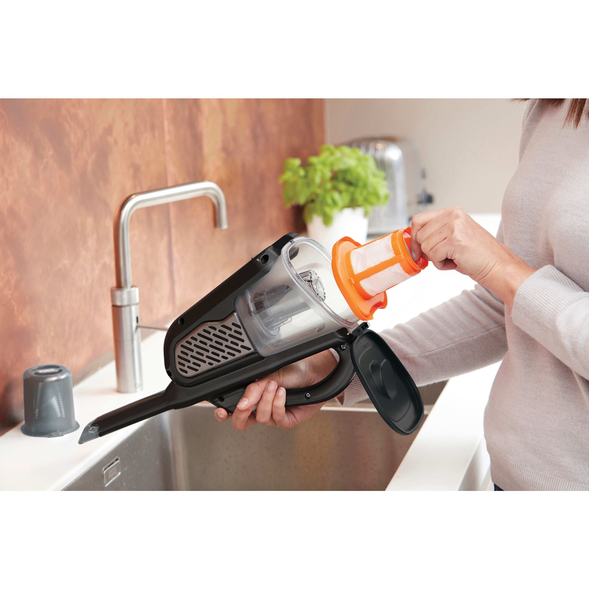 Easy empty extra large dustbin in a 20 volt dustbuster advanced clean cordless hand vacuum.