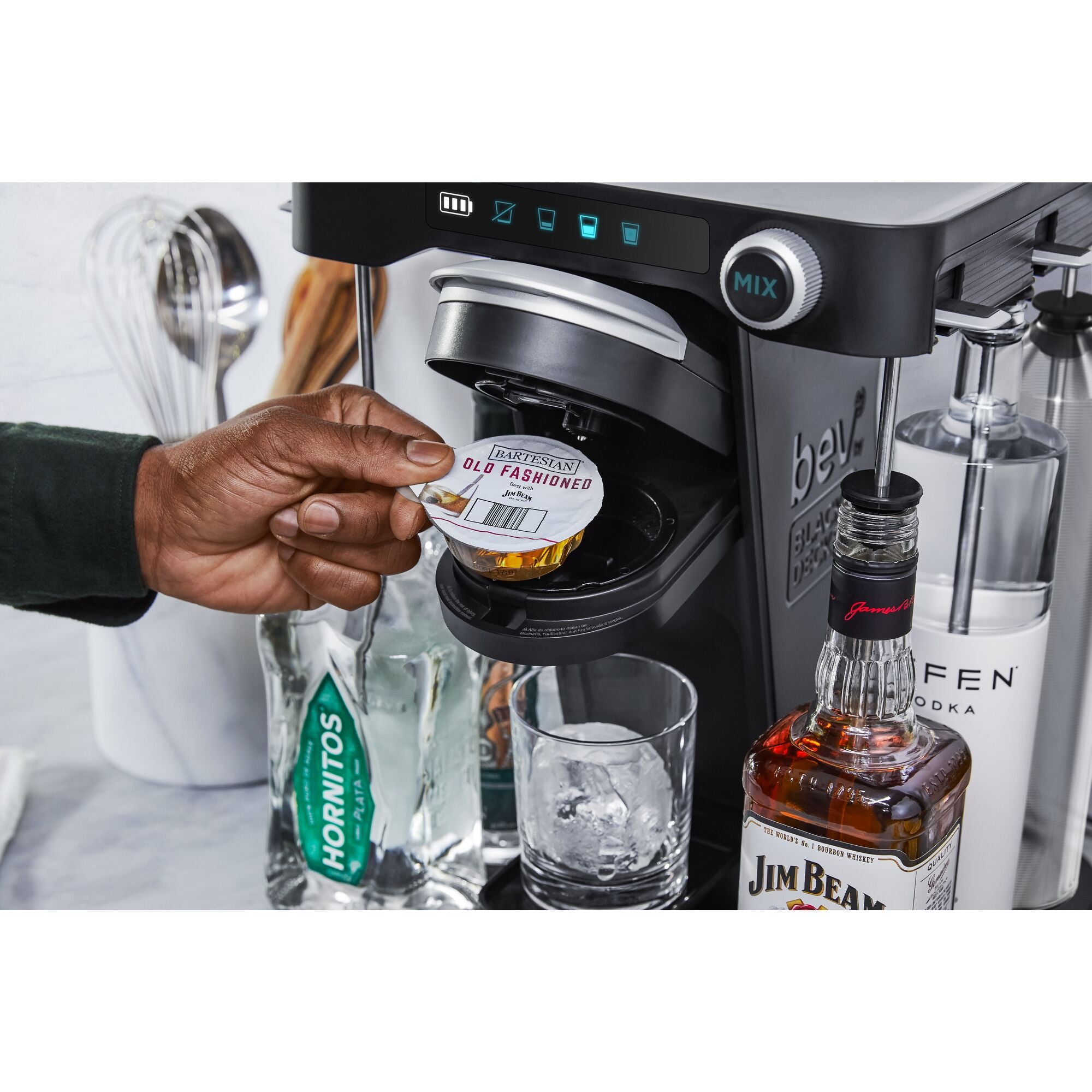 bev by BLACK+DECKER Cocktail Maker Machine and Drink Maker for Bartesian  capsules (BEHB101) Medium
