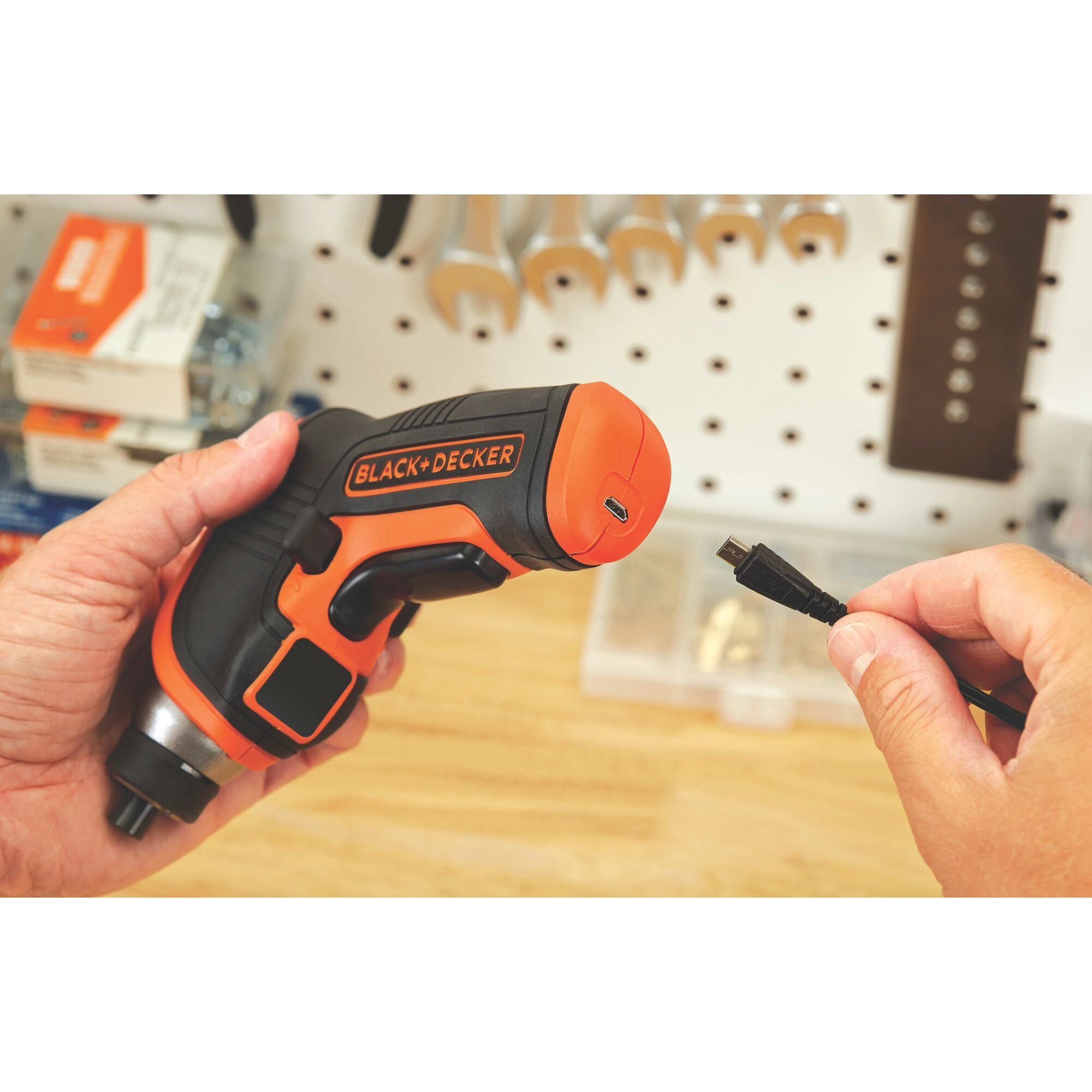 BLACK+DECKER 4-Volt Max 1/4-in Cordless Screwdriver (1-Battery Included and  Charger Included) in the Cordless Screwdrivers department at