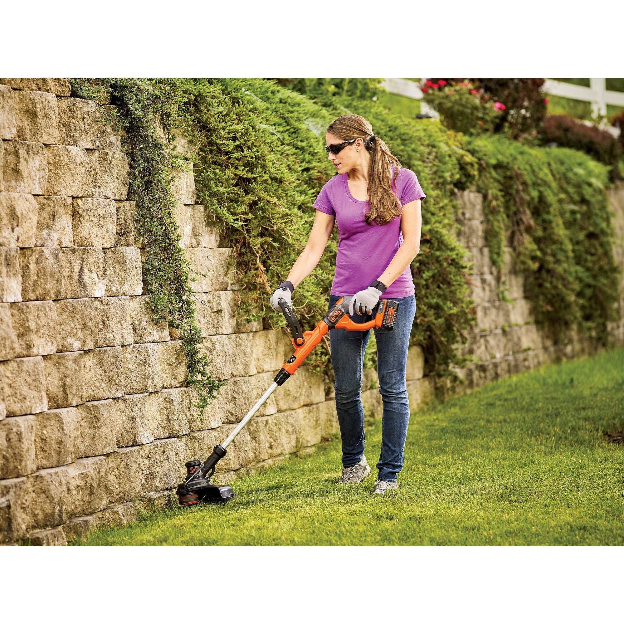 BLACK+DECKER 40V MAX Cordless Battery Powered 2-In-1 String Trimmer & Lawn  Edger Kit with (1) 1.5Ah Battery & Charger LST136 - The Home Depot