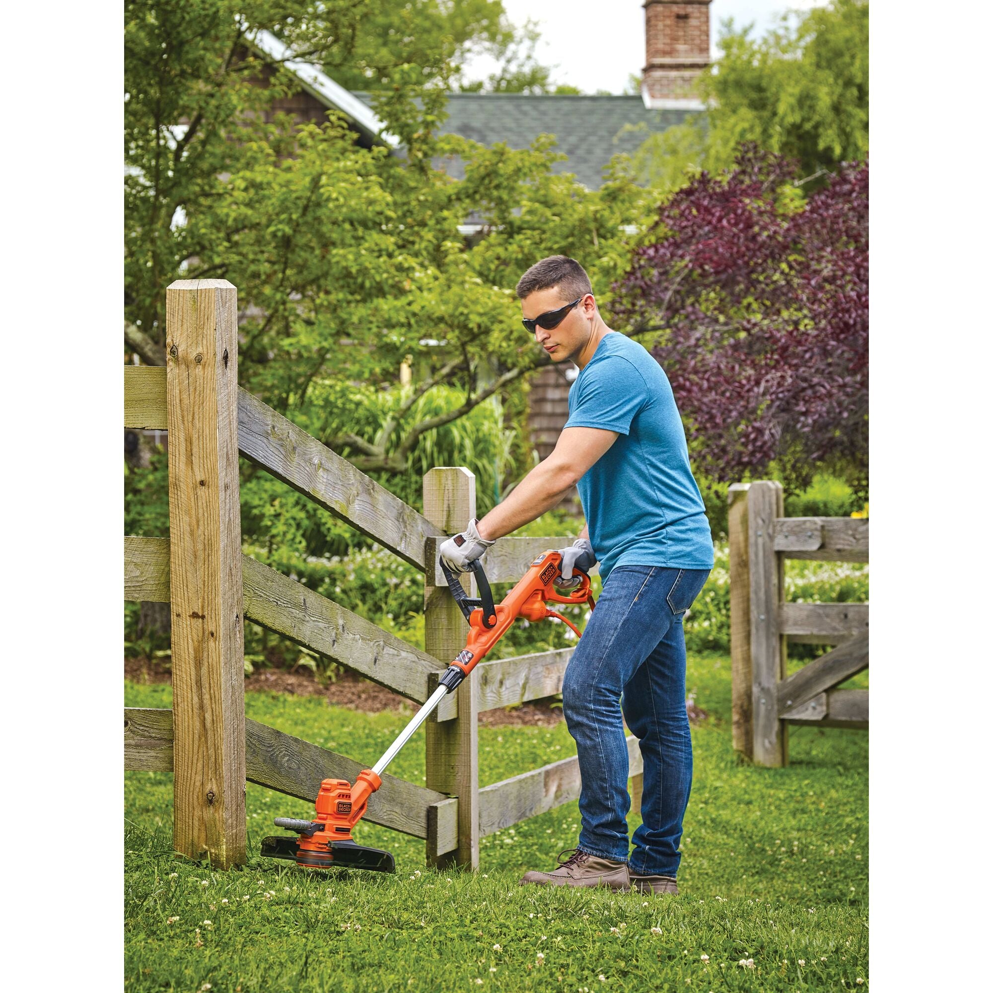 Powercommand electric string trimmer / edger with easyfeed to trim grass.
