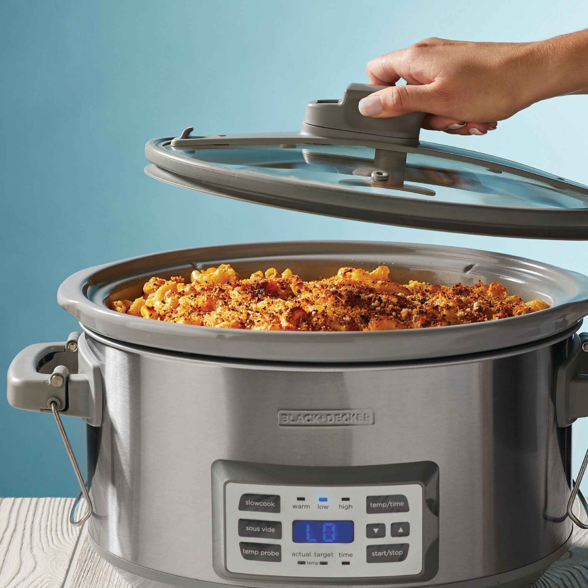 7 Quart Dial Control Slow Cooker with Built in Lid Holder