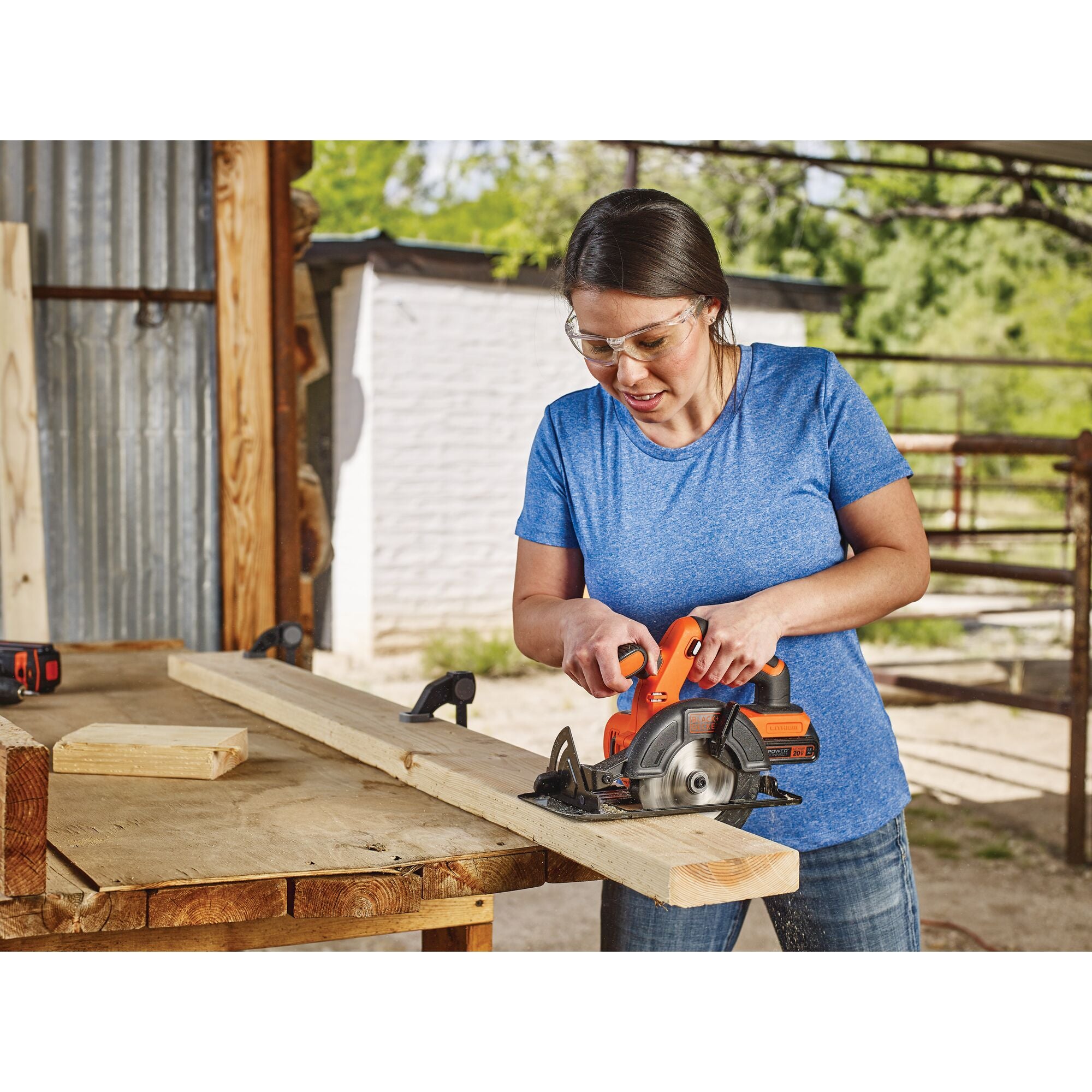 Black and Decker 5 1/2 Inch Circular Saw - Saws & Blades