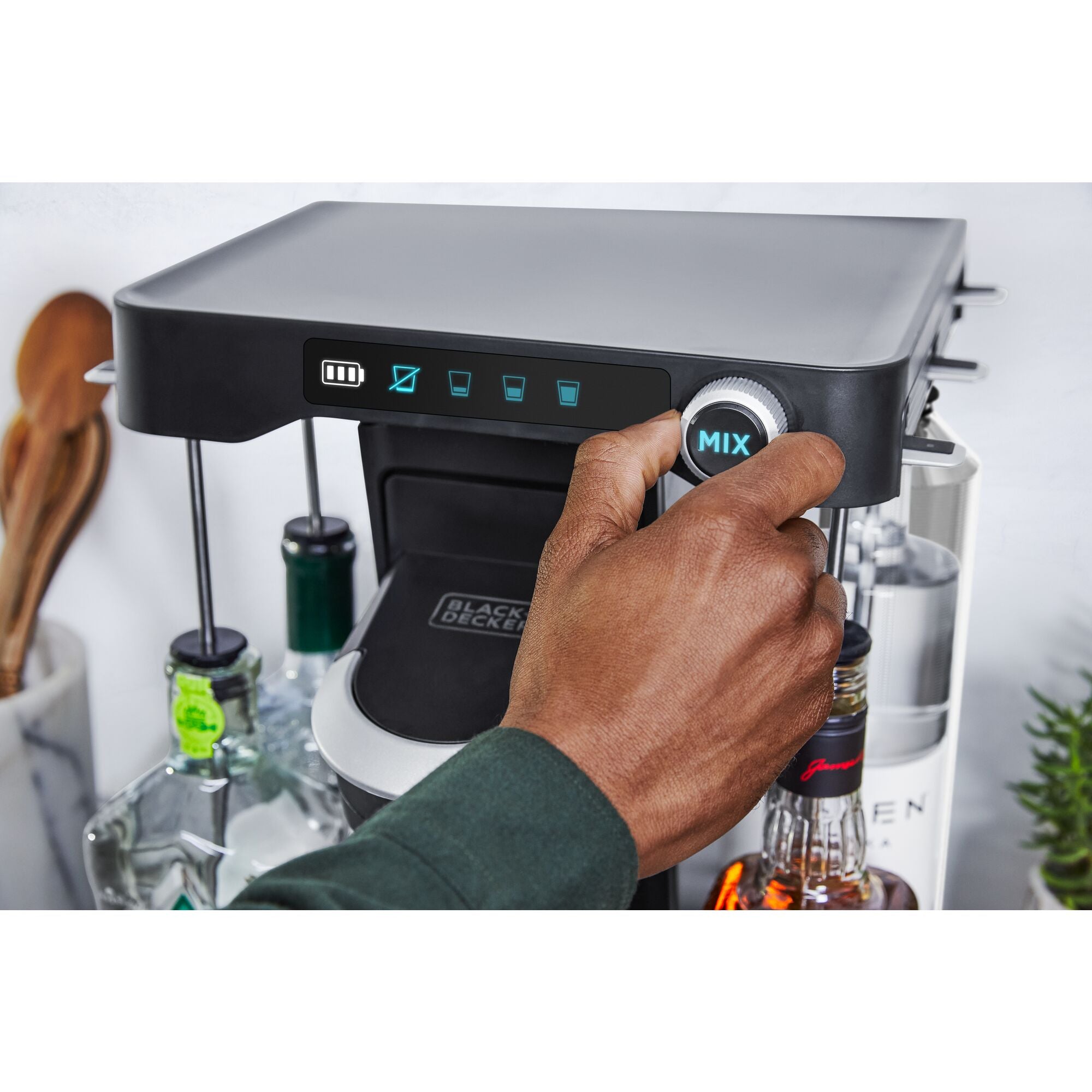 By BLACK+DECKER | Cordless Bev Cocktail Maker