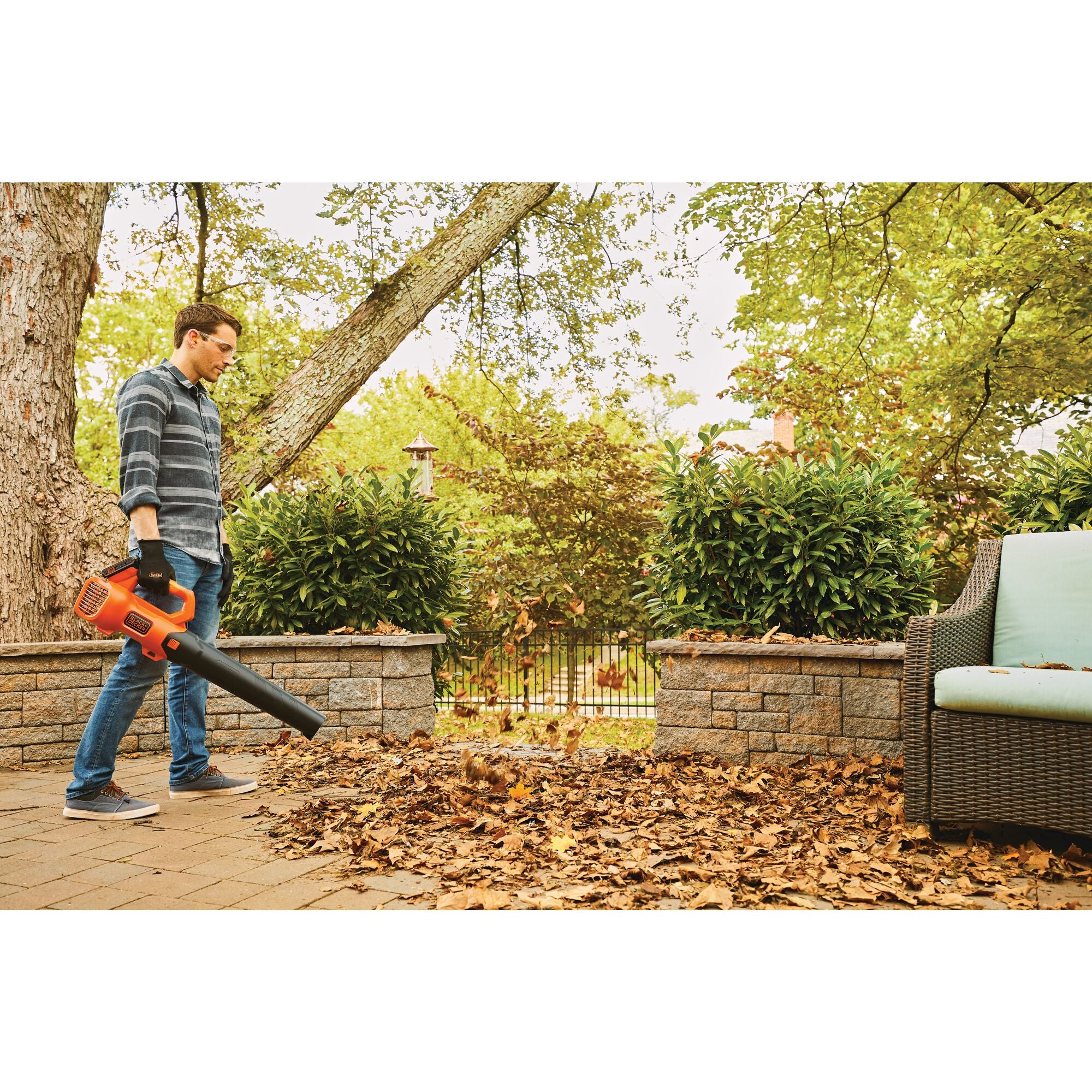 Beyond by Black+decker 20V Max Cordless Leaf Blower - Leaf Blower Kit - Axial, Battery and Charger Included - Lawn Tools (Model Number: BCBL700D1AEV)