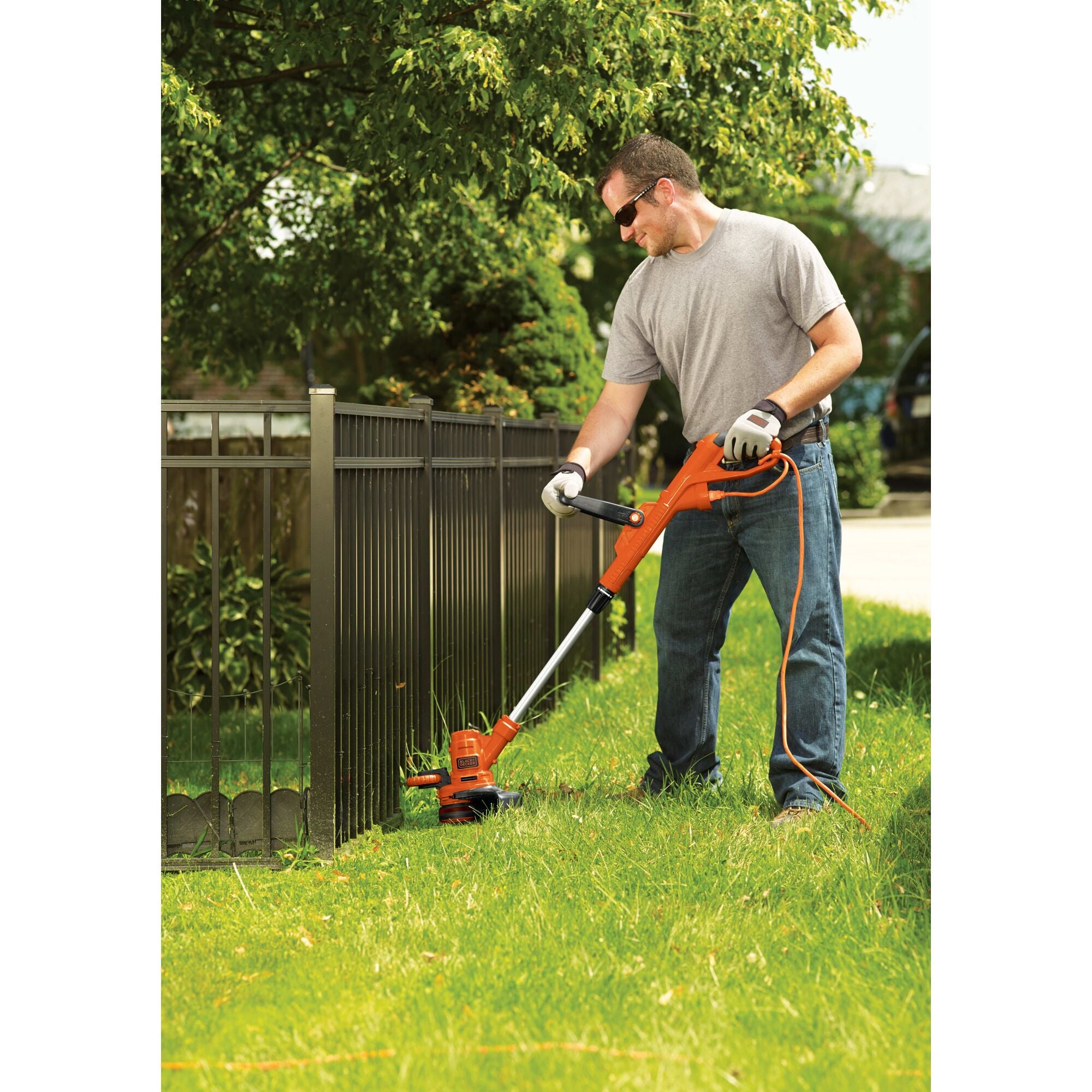 Black & Decker 14 In. 6.5-Amp Straight Shaft Corded Electric String Trimmer  Edger