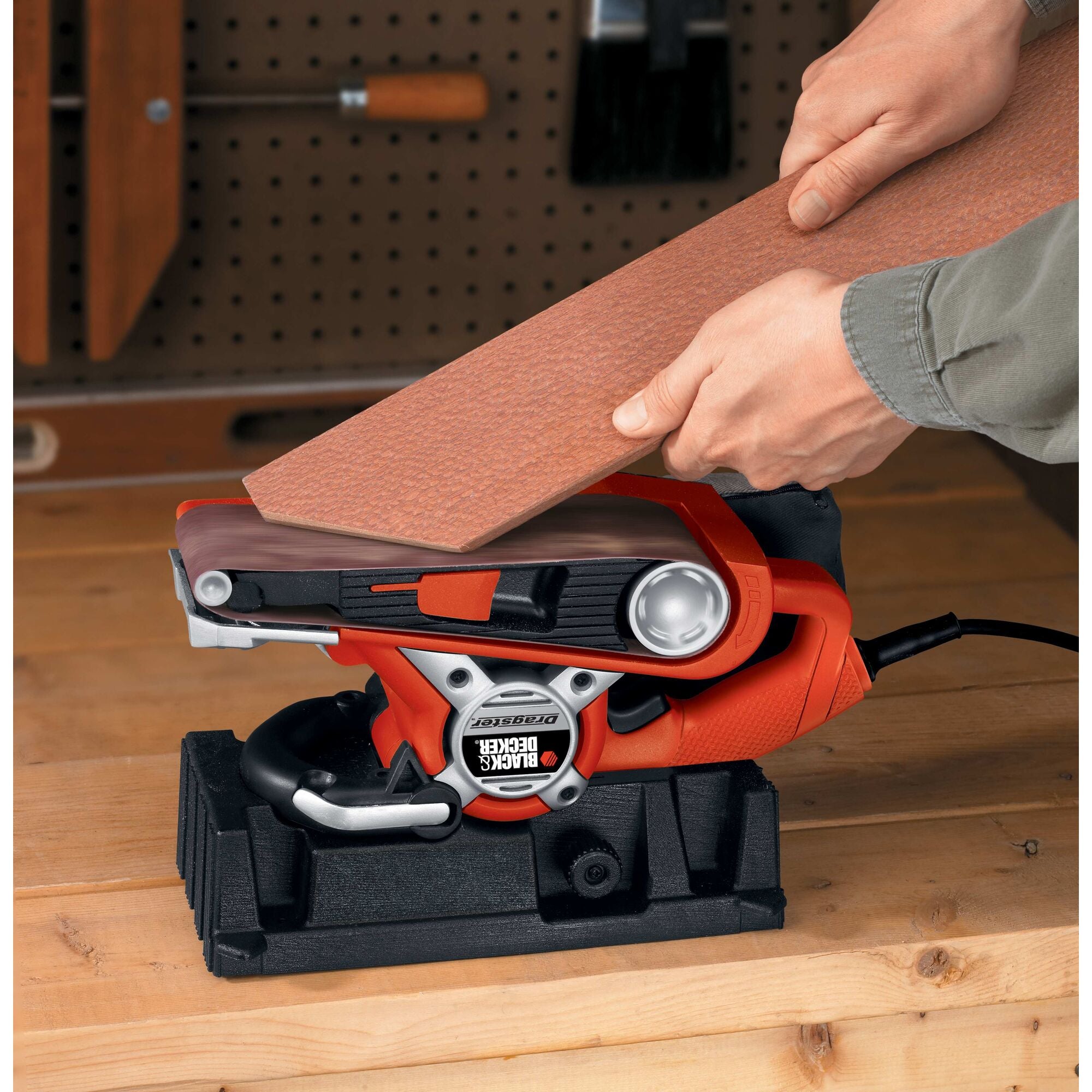 BLACK+DECKER Belt Sander with Dust Bag, 7-Amp, 3-Inch by 21-Inch (DS321)