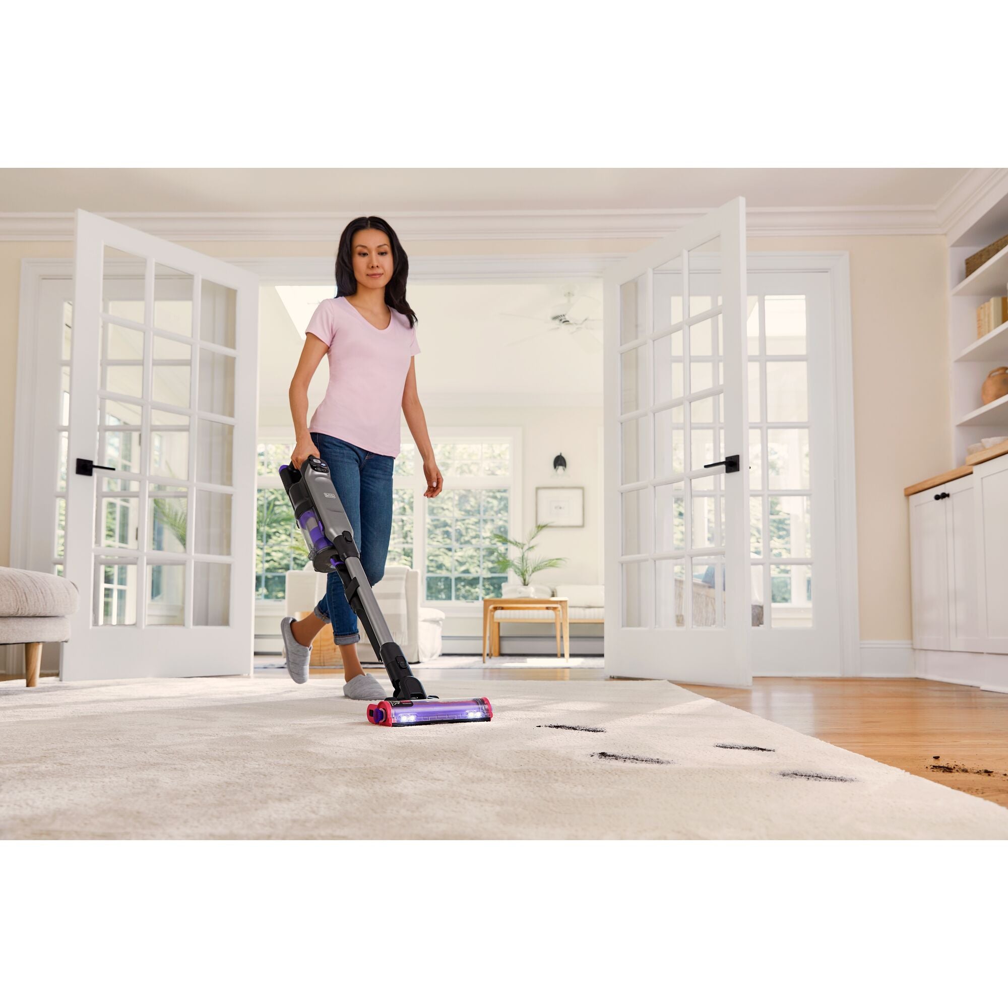 The floorhead in action on a hardwood floor using its LED headlights - BLACK+DECKER SUMMITSERIES select cordless stick vacuum.