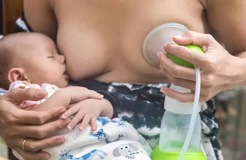 Breastfeeding while pumpimh