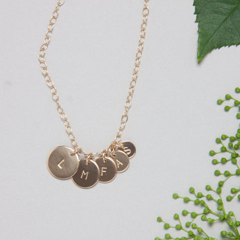initial necklace in gold 