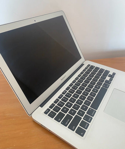 MacBook AIR A1466 4/128gb SSD Core i5 13 inches screen