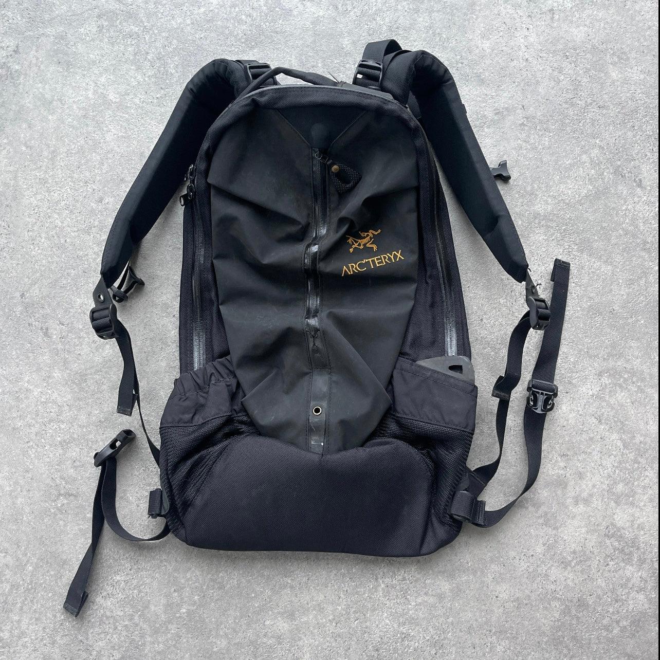 Arcâteryx Arro 22 backpack (20âx12âx8â)