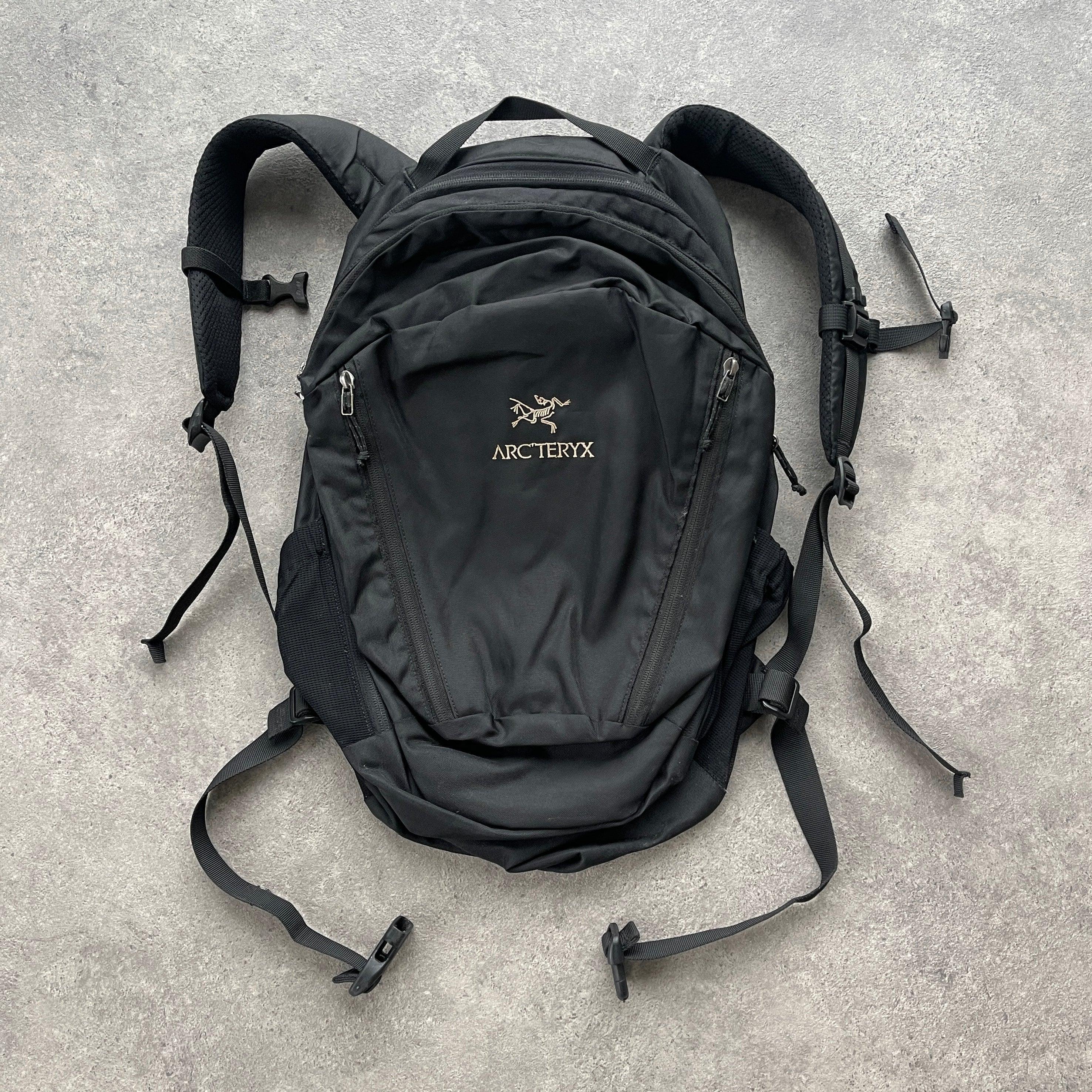 Arcâteryx Mantis 26 backpack (20âx12âx10â)