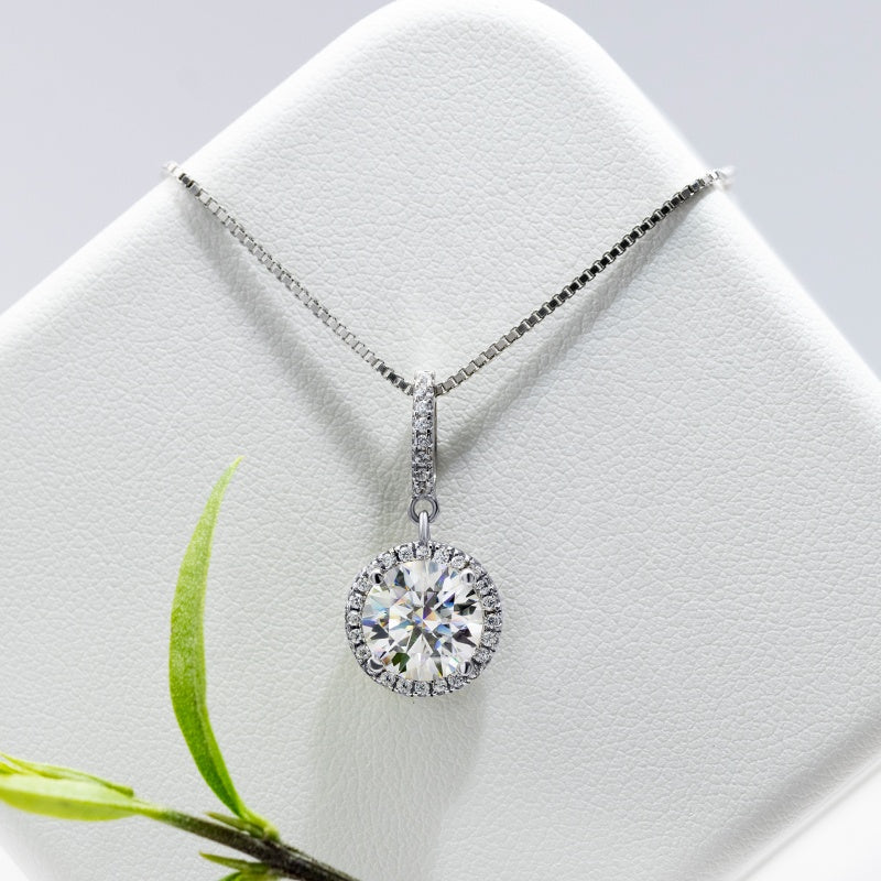 Round Halo 0.5ct S925 White Gold Plated VVS White D Color Moissanite Necklace, Wedding Day, Gift for Her, Gift for Girlfriend, girl, Gift for Women, Gift for Mother, for wife, Valentine’s Day, Mother’s Day 